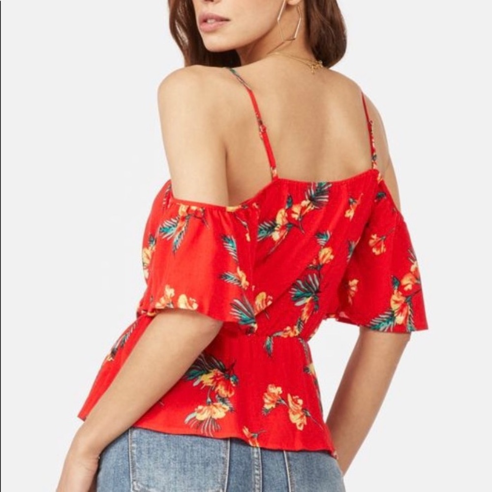 Cold shoulder - Picture 2 of 4